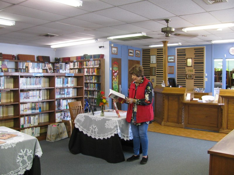 Ginger Beisch reading from her book.JPG