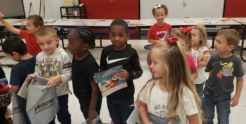 HALF OF THE HEADSTART CLASS WITH THEIR NEW BOOKS.jpg