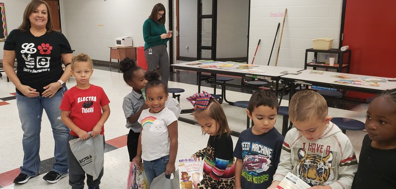 MS. BRANCH WITH THE OTHER HALF OF HER HEADSTART CLASS.jpg